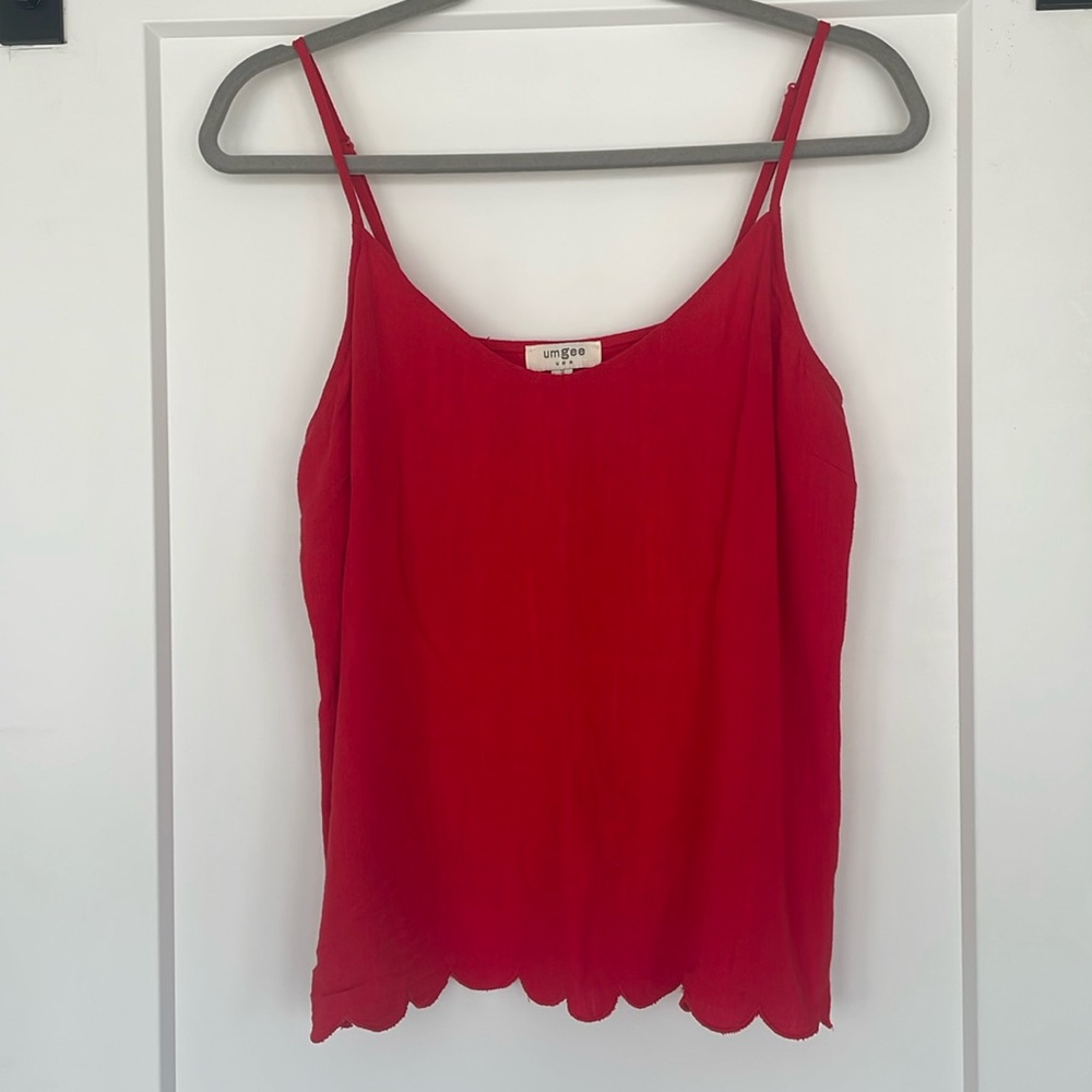 Adorable Scallop Edged tank (size S)